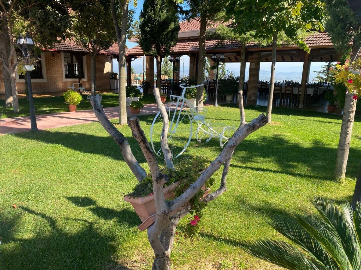 Ardenica Boutique Hotel Lushnje Экстерьер фото